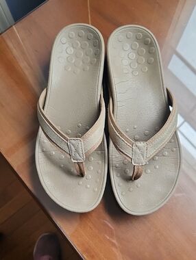 Vionic Tide Platform Tan Flip Flop Sandals